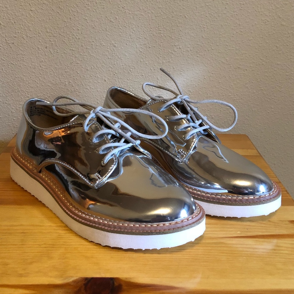 Silver hip dress shoes
